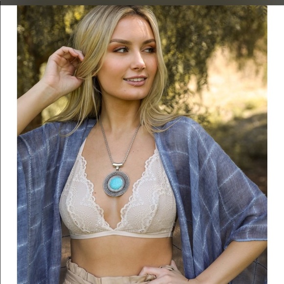 Plunging neck line bralette - Picture 2 of 2